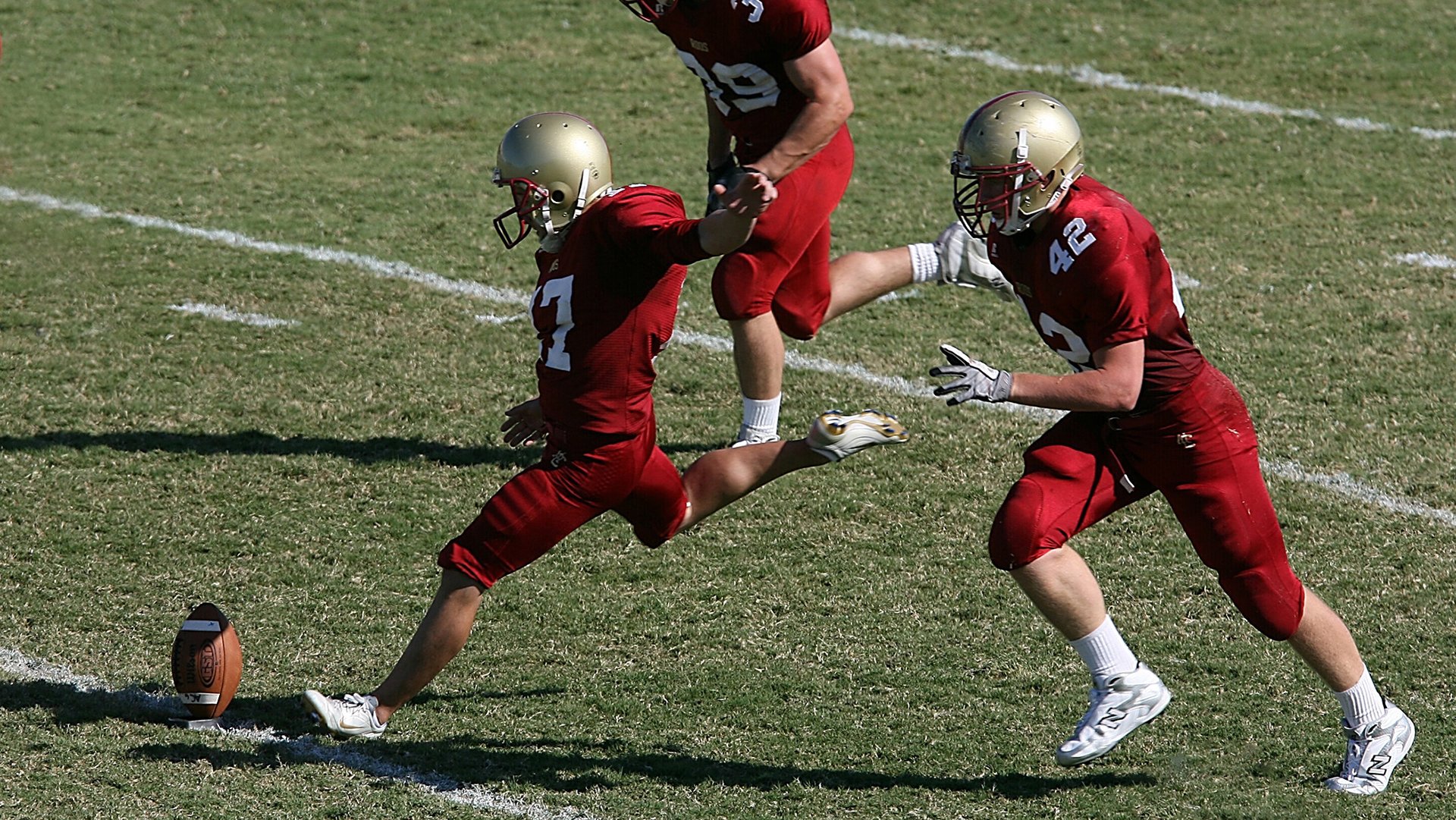 乐鱼体育app下载地址-战术重心转移是否是主教练解锁对手密集防守的常规手段，如何训练重心转移
